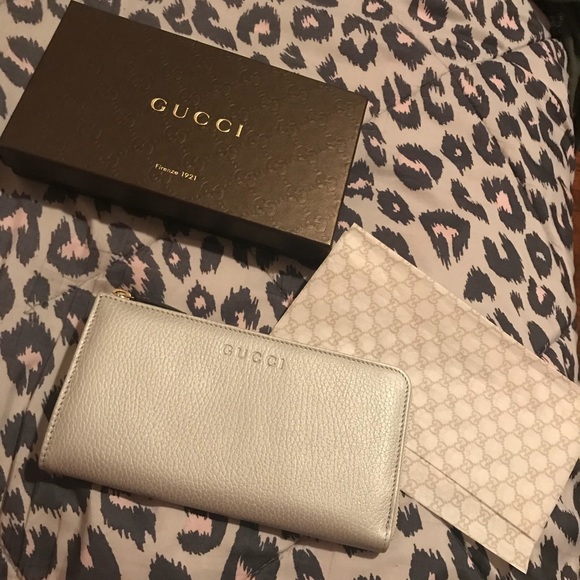 Gucci Handbags - Authentic Gucci wallet